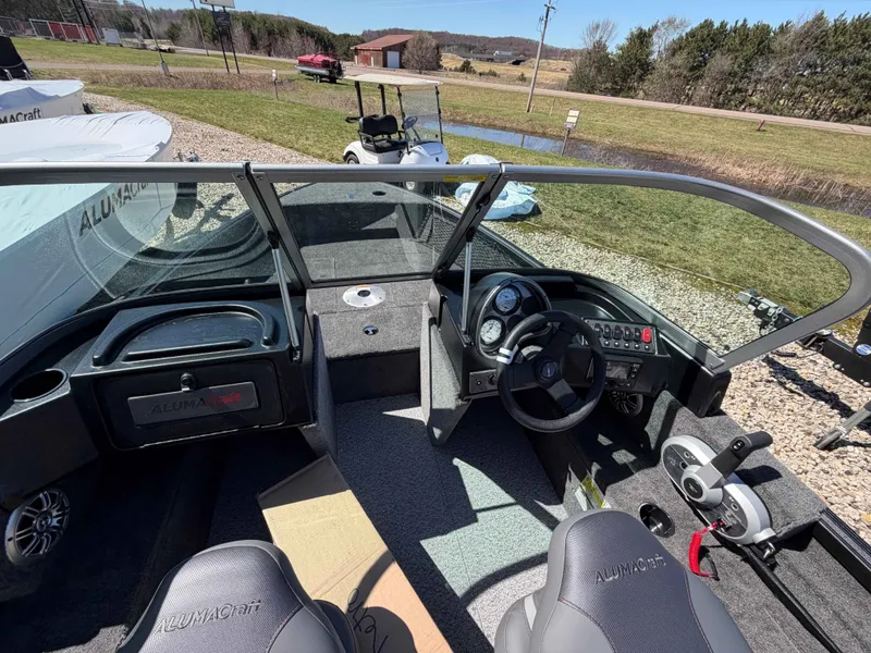 Slide: The Image of Interior view of Alumacraft CLASSIC 165/SP boat, model year 2026. - 5
