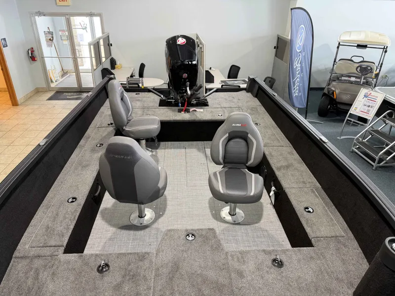 Slide: The Image of Alumacraft COMP 185X/TL 2026 - 8