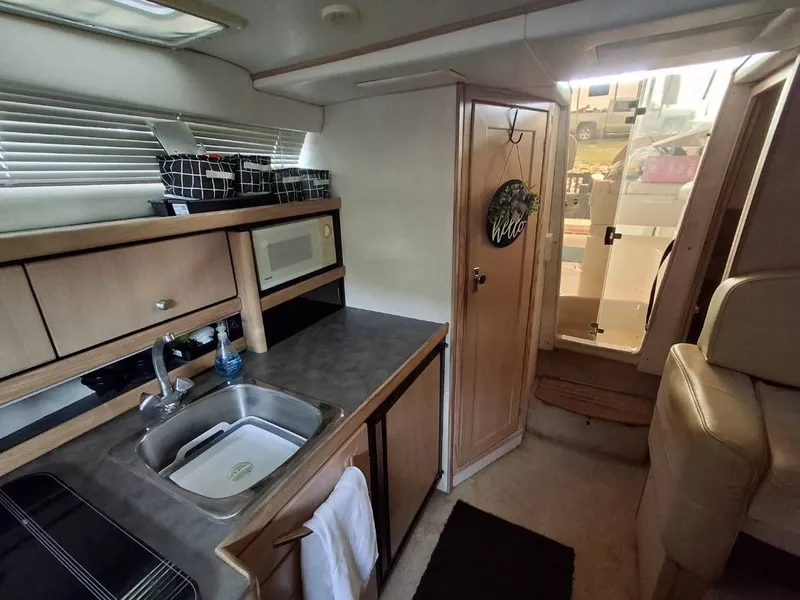 Slide: The Image of Bayliner 3255 Avanti 1999 - 9