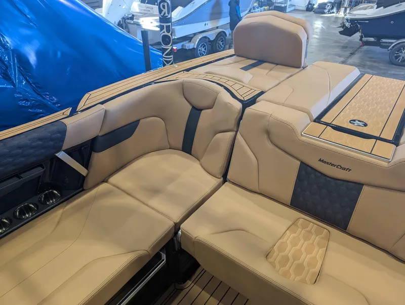 Slide: The Image of MasterCraft XT22 2026 - 12