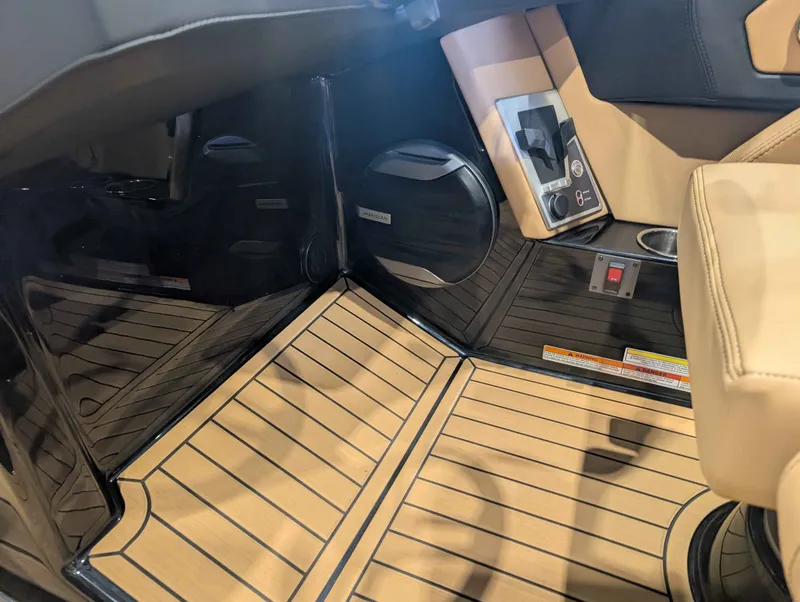 Slide: The Image of MasterCraft XT22 2026 - 13