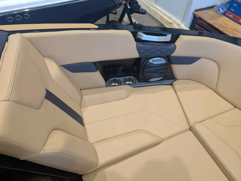 Slide: The Image of MasterCraft XT22 2026 - 16