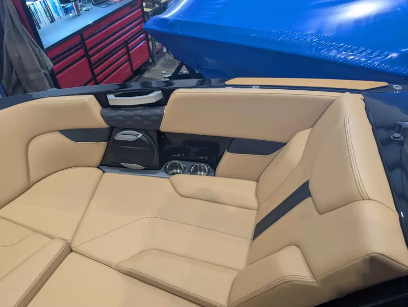 Slide: The Image of MasterCraft XT22 2026 - 18