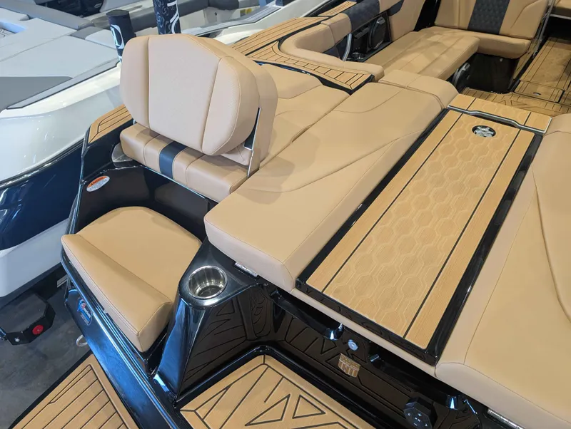 Slide: The Image of MasterCraft XT22 2026 - 5