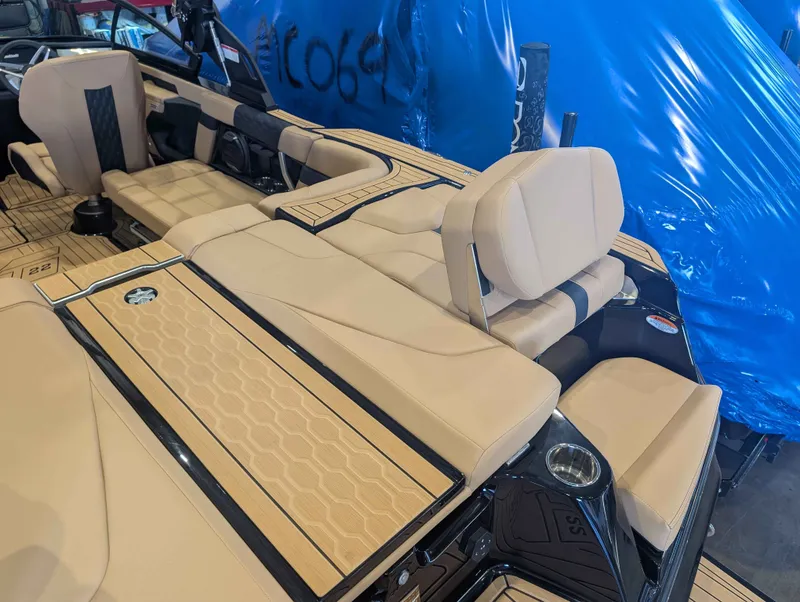 Slide: The Image of MasterCraft XT22 2026 - 6