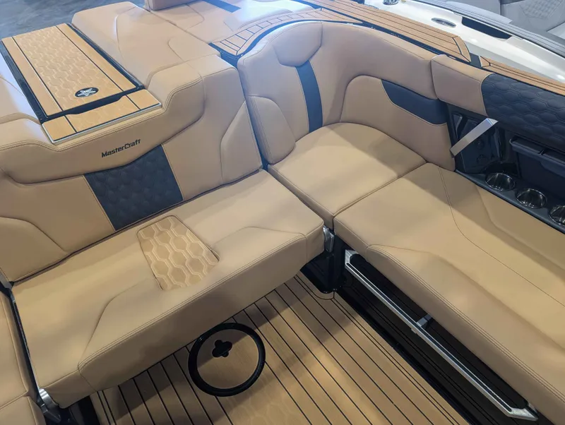 Slide: The Image of MasterCraft XT22 2026 - 8