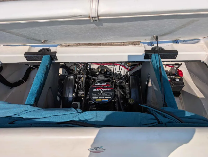 Slide: The Image of Sea Ray 185 Bow Rider 1998 - 12