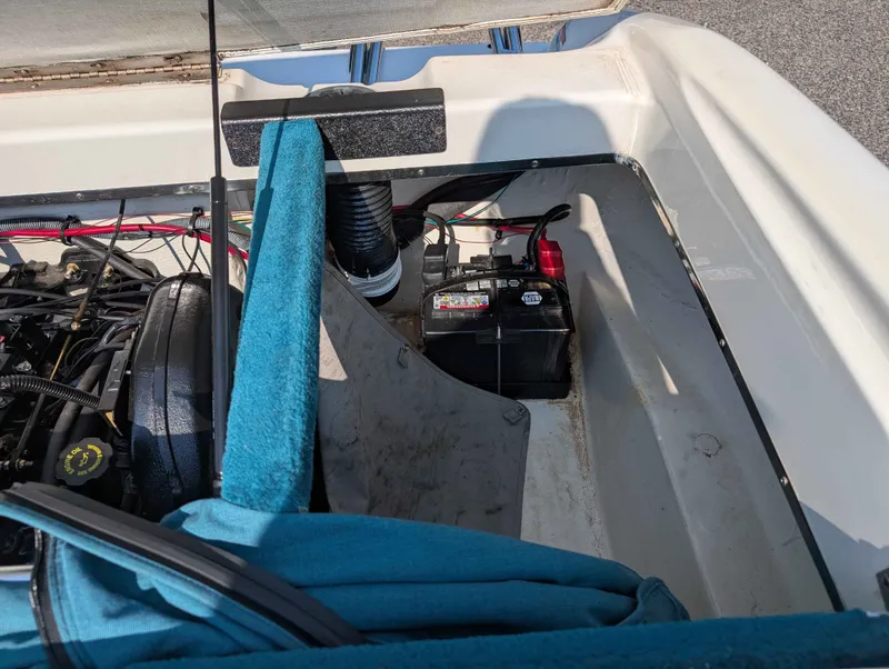 Slide: The Image of Sea Ray 185 Bow Rider 1998 - 13