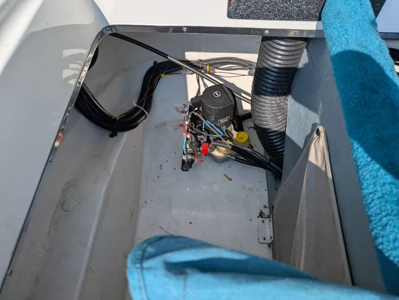 Slide: The Image of Sea Ray 185 Bow Rider 1998 - 14