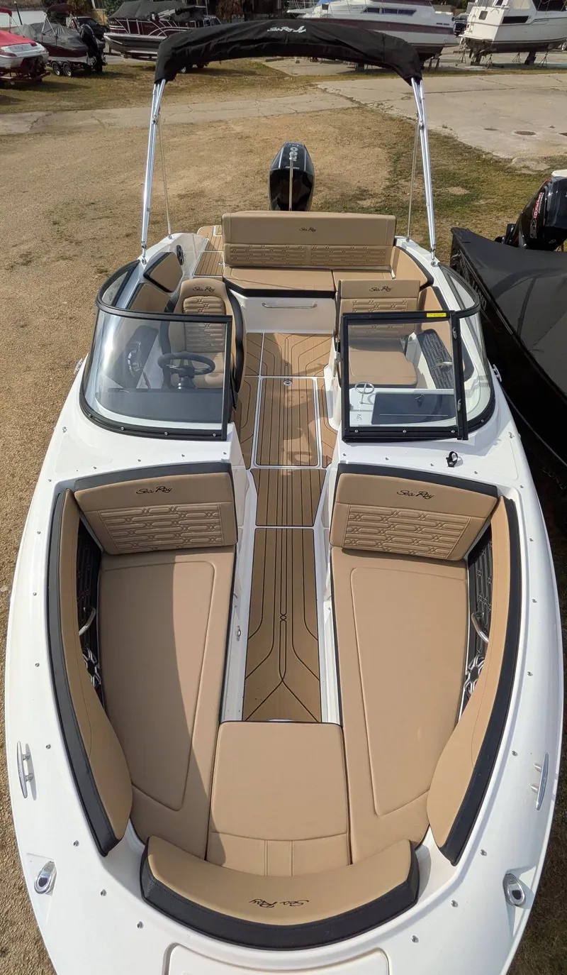 Slide: The Image of Sea Ray SPX 210/OB 2026 - 10