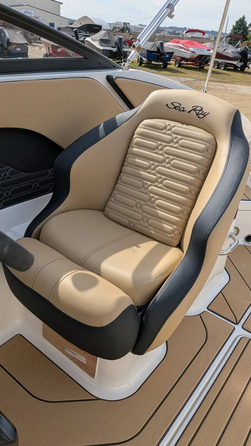 Slide: The Image of Sea Ray SPX 210/OB 2026 - 13