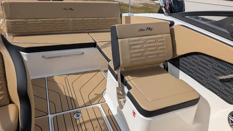 Slide: The Image of Sea Ray SPX 210/OB 2026 - 14