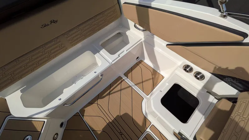 Slide: The Image of Sea Ray SPX 210/OB 2026 - 17