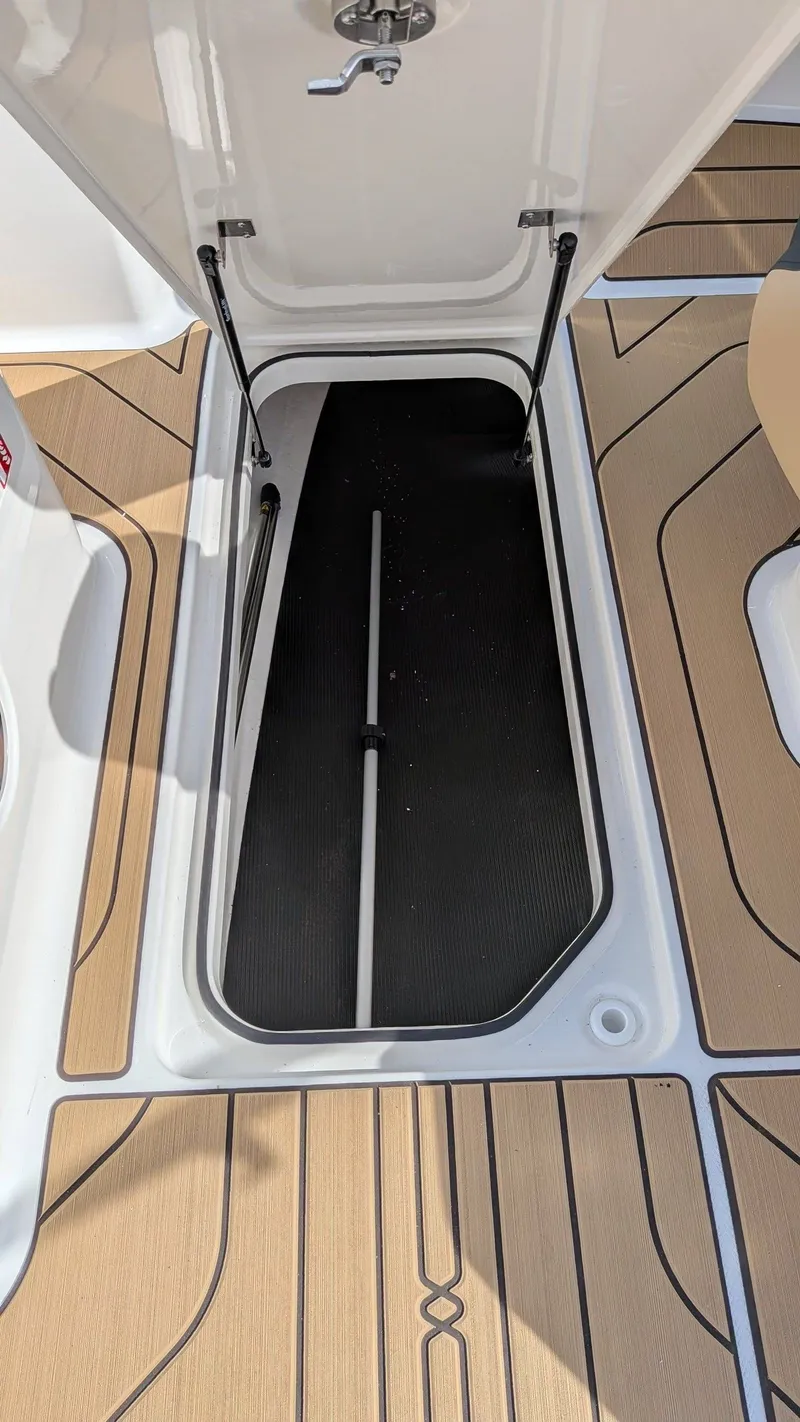 Slide: The Image of Sea Ray SPX 210/OB 2026 - 19