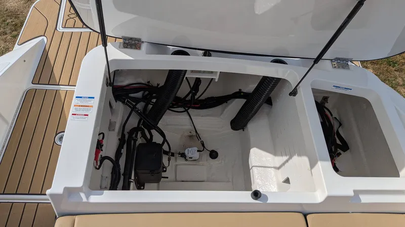 Slide: The Image of Sea Ray SPX 210/OB 2026 - 20