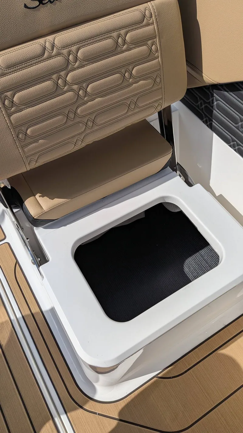 Slide: The Image of Sea Ray SPX 210/OB 2026 - 23