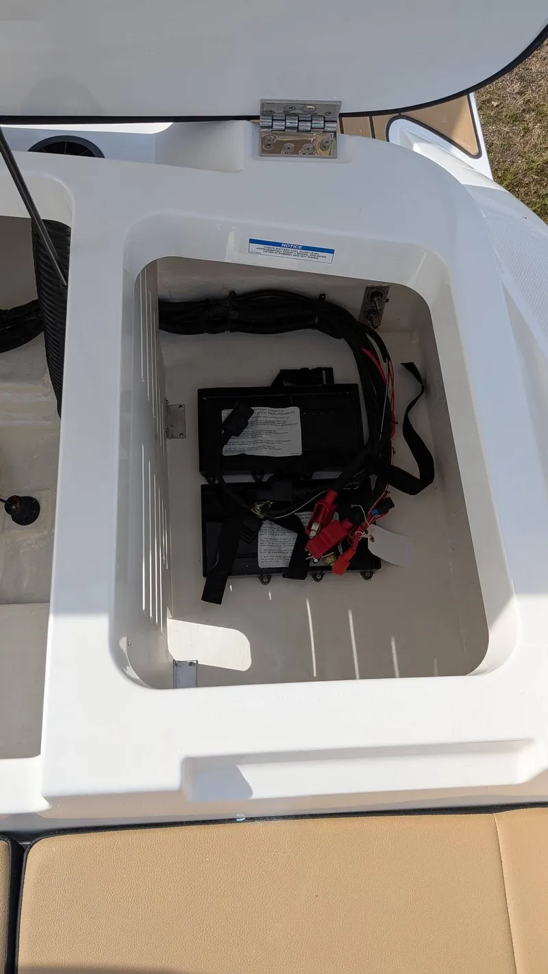 Slide: The Image of Sea Ray SPX 210/OB 2026 - 25