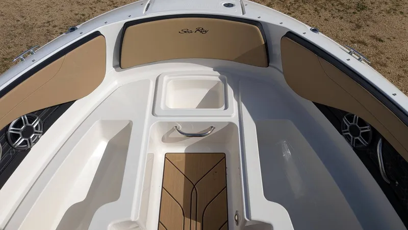 Slide: The Image of Sea Ray SPX 210/OB 2026 - 9