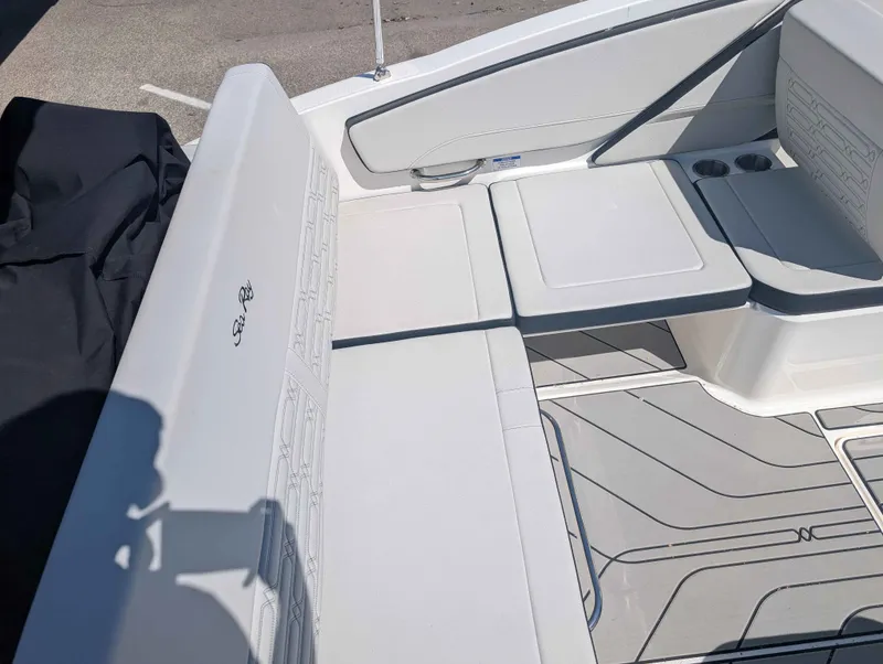 Slide: The Image of Sea Ray SPX 210 2026 - 11