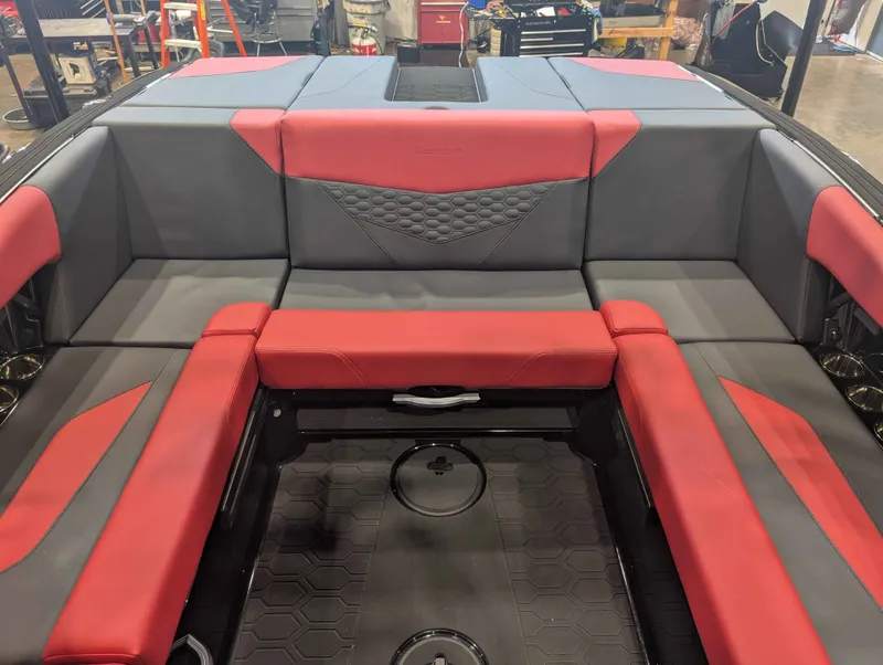 Slide: The Image of MasterCraft NXT22 2026 - 14