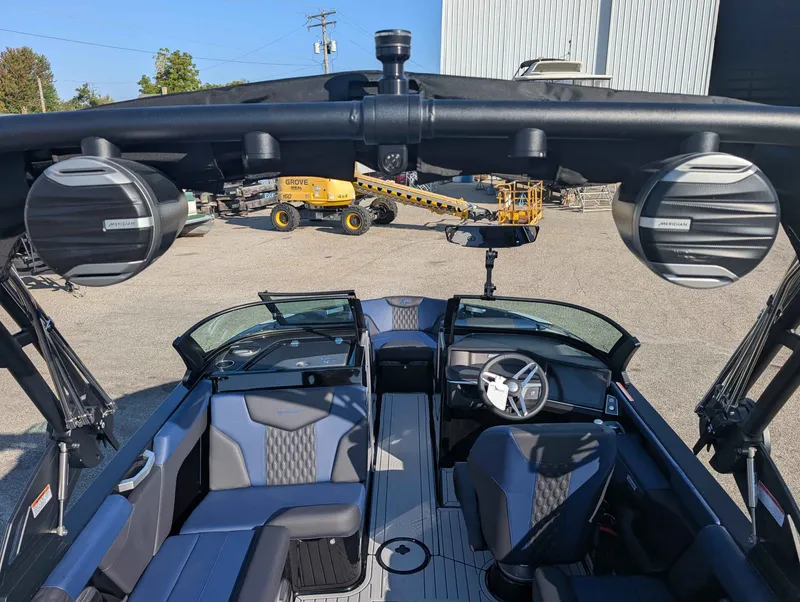 Slide: The Image of MasterCraft XT22 T 2026 - 11