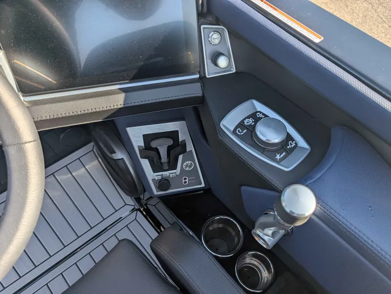 Slide: The Image of MasterCraft XT22 T 2026 - 15