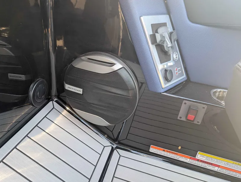 Slide: The Image of MasterCraft XT22 T 2026 - 16