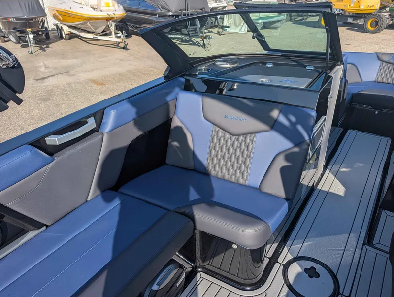 Slide: The Image of MasterCraft XT22 T 2026 - 17