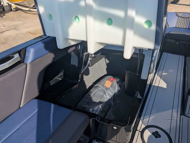 Slide: The Image of MasterCraft XT22 T 2026 - 18