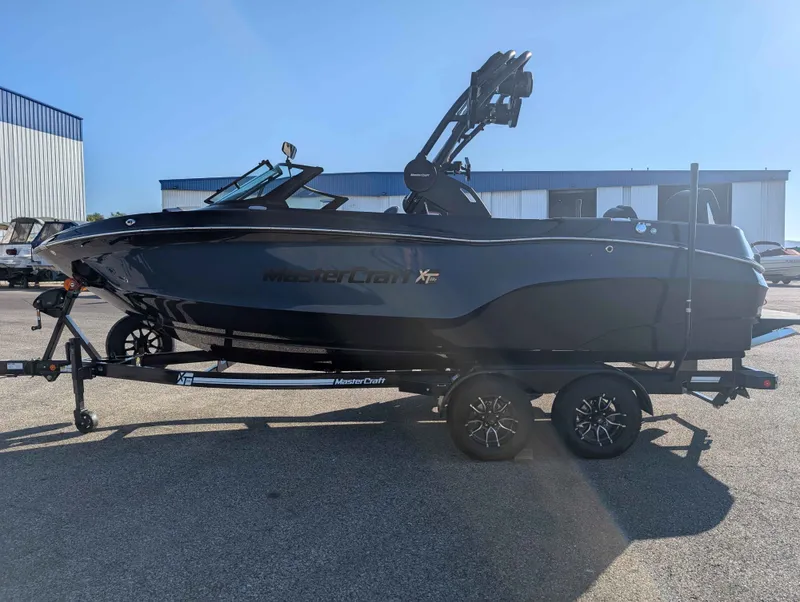 Slide: The Image of MasterCraft XT22 T 2026 - 2