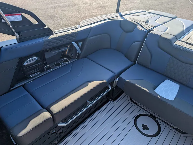 Slide: The Image of MasterCraft XT22 T 2026 - 20