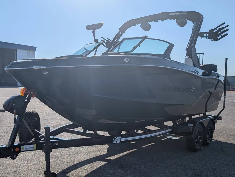 Slide: The Image of MasterCraft XT22 T 2026 - 3