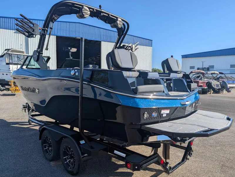 Slide: The Image of MasterCraft XT22 T 2026 - 7