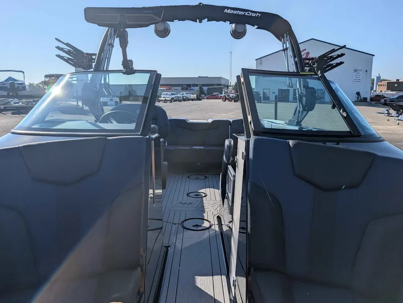 Slide: The Image of MasterCraft XT22 T 2026 - 8