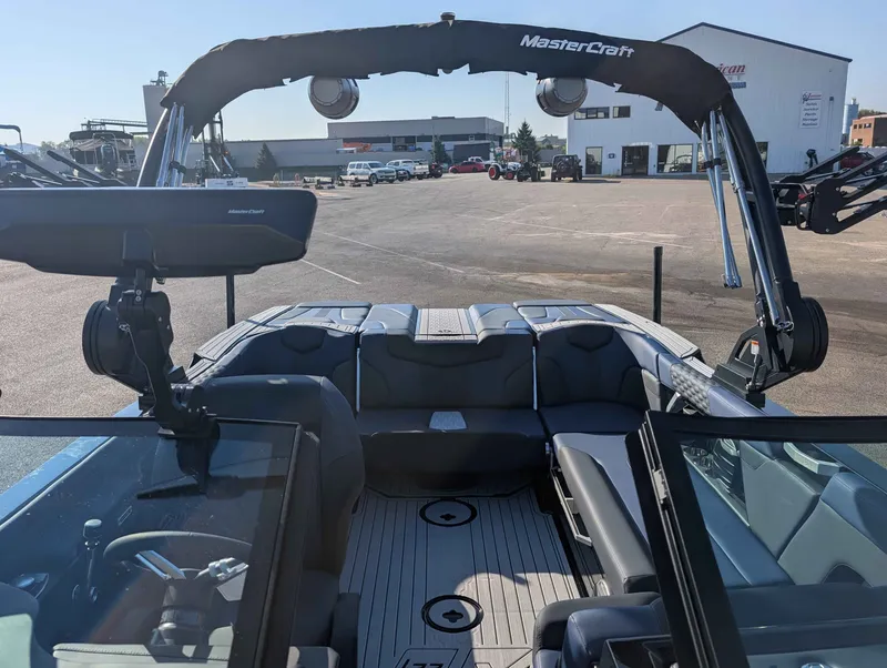 Slide: The Image of MasterCraft XT22 T 2026 - 9