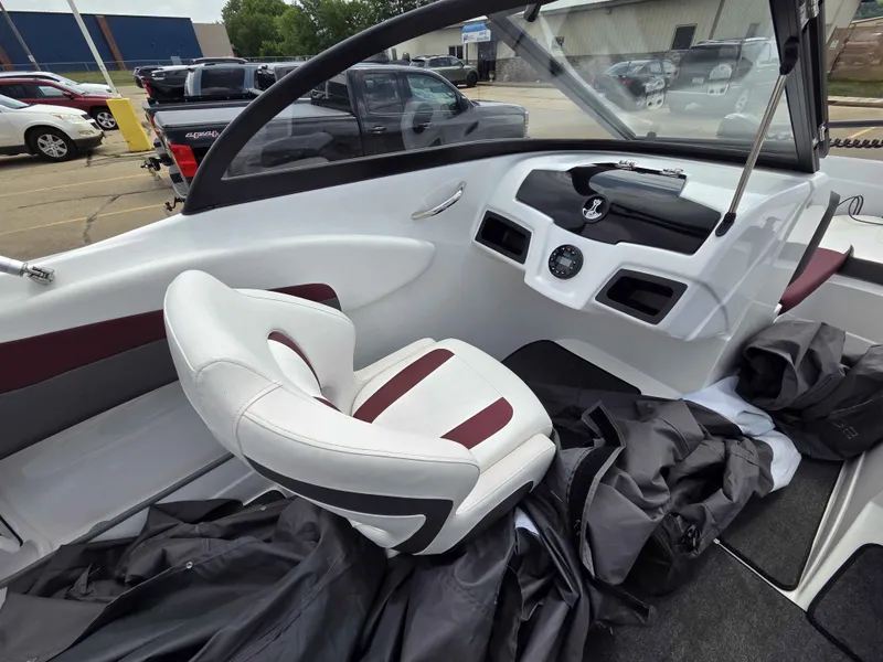 Slide: The Image of Tahoe 200 S 2023 - 11