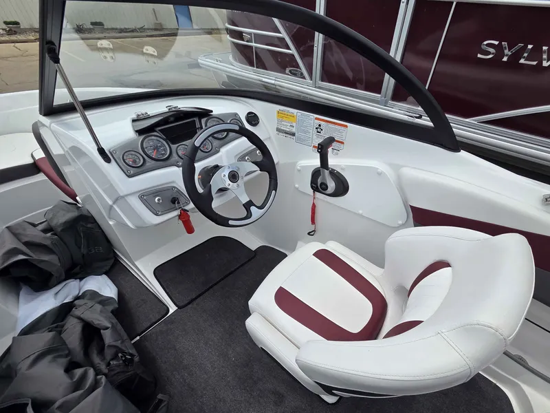 Slide: The Image of Tahoe 200 S 2023 - 14