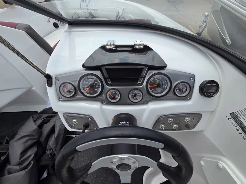 Slide: The Image of Tahoe 200 S 2023 - 15