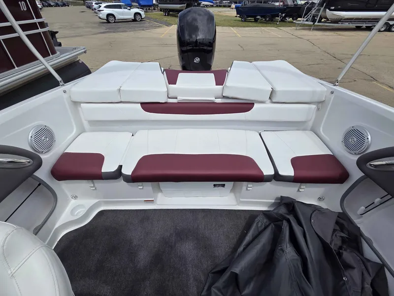 Slide: The Image of Tahoe 200 S 2023 - 16