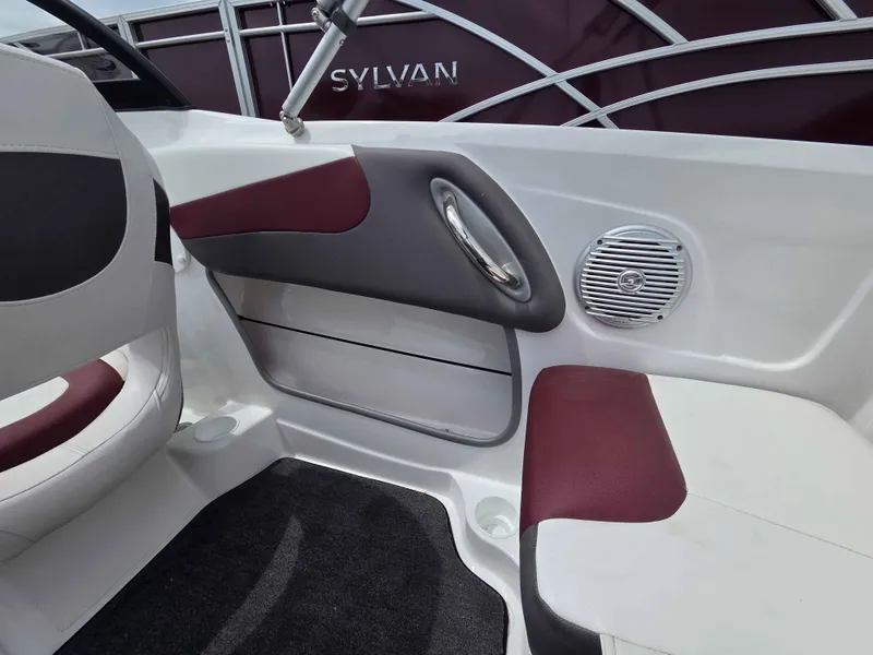 Slide: The Image of Tahoe 200 S 2023 - 17