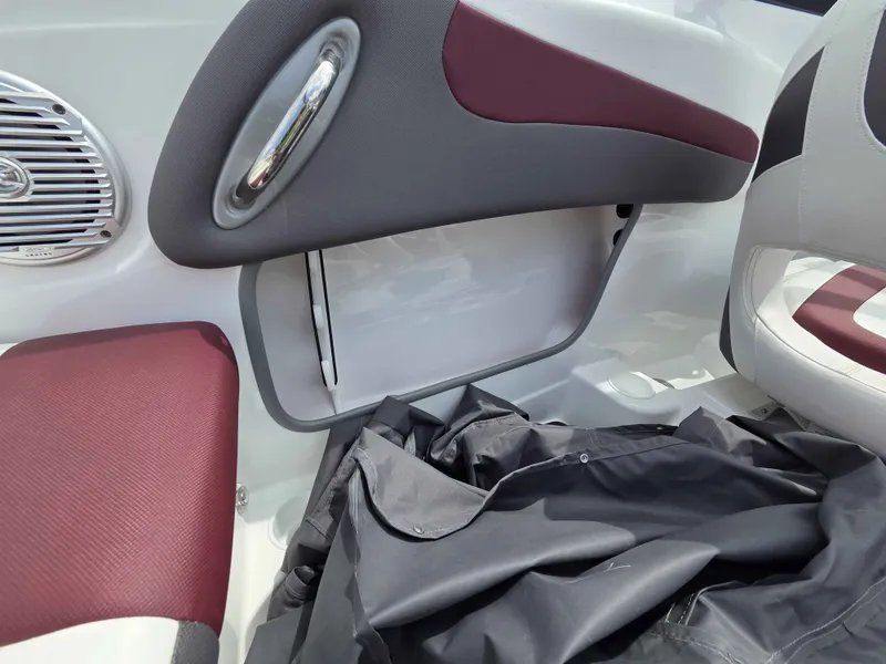 Slide: The Image of Tahoe 200 S 2023 - 18