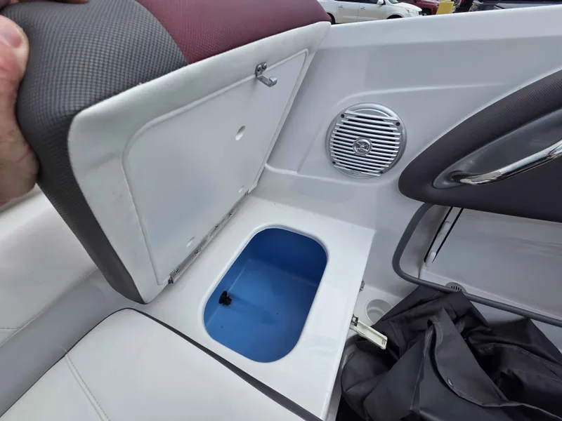 Slide: The Image of Tahoe 200 S 2023 - 19