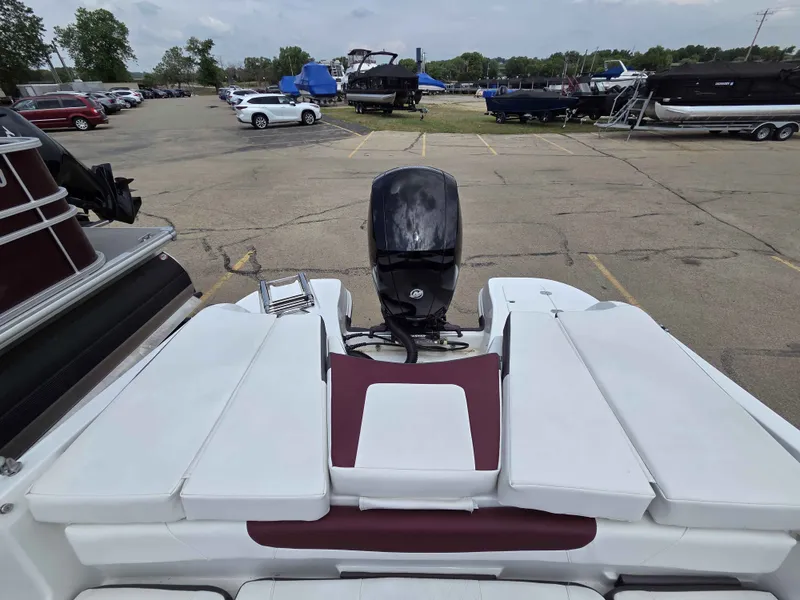 Slide: The Image of Tahoe 200 S 2023 - 23