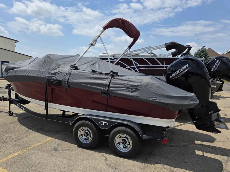 Slide: The Image of Tahoe 200 S 2023 - 5