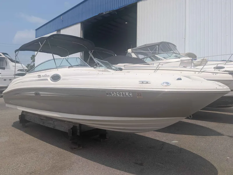 The Image of Sea Ray 240 Sundeck 2008 - 1