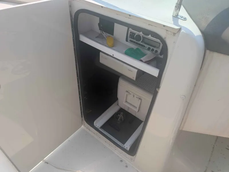 Slide: The Image of Sea Ray 240 Sundeck 2008 - 19