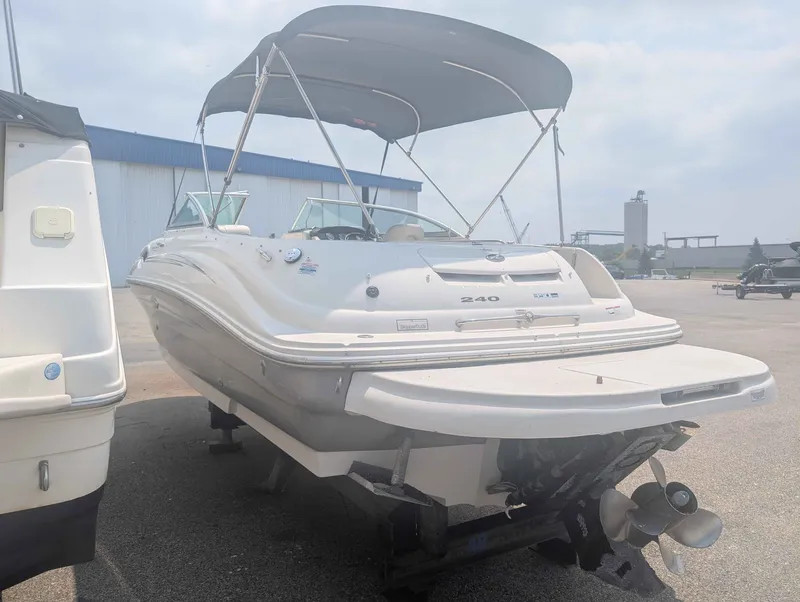 Slide: The Image of Sea Ray 240 Sundeck 2008 - 4