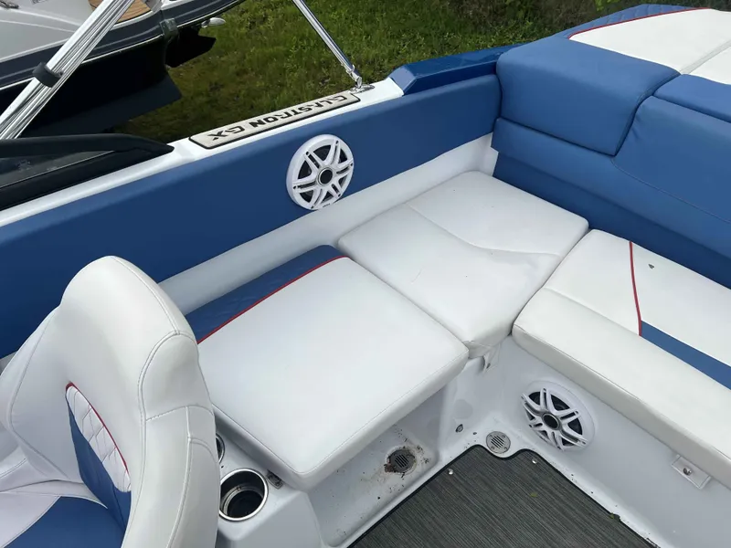 Slide: The Image of Glastron GX215 2021 - 13