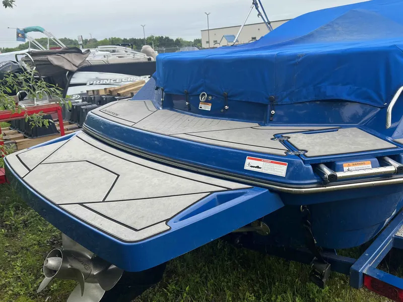 Slide: The Image of Glastron GX215 2021 - 15