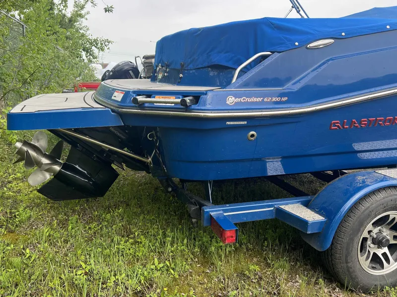 Slide: The Image of Glastron GX215 2021 - 16